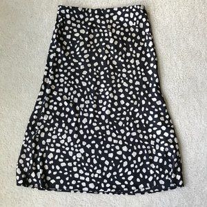 LOFT Black and White Patterned Satin Midi Skirt in Size Medium